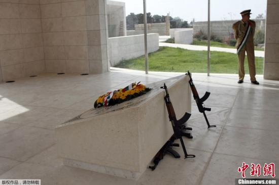 當(dāng)?shù)貢r(shí)間11月11日，約旦河西岸城市拉姆安拉，巴勒斯坦舉行儀式紀(jì)念阿拉法特逝世8周年。