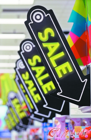 美國商場(chǎng)的促銷標(biāo)志。