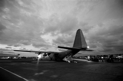 3月23日，中非共和國首都班吉，從加蓬首都利伯維爾出發(fā)的法國增援部隊共計200名士兵抵達班吉國際機場