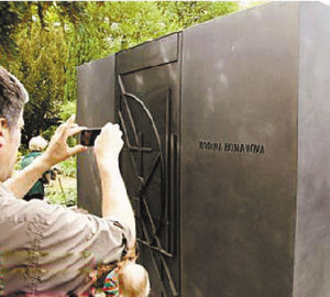 捷克旅行社推“腐敗游”，火了！