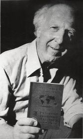 世界公民政府組織創(chuàng)始人去世 自稱“無國籍” 世界公民政府組織創(chuàng)始人去世 自稱“無國籍”