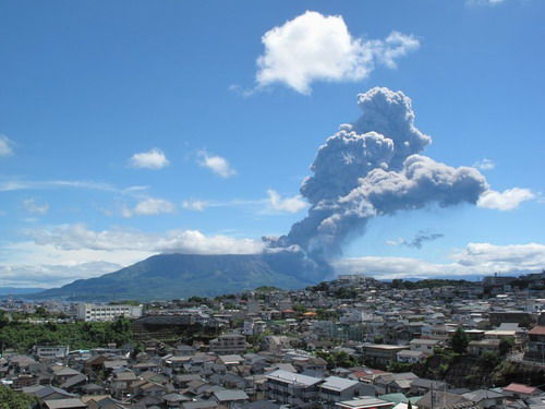 櫻島火山噴發(fā)情景（網(wǎng)頁(yè)截圖）