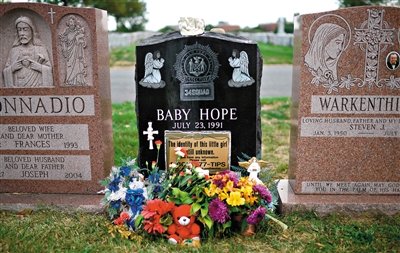 “希望寶寶”的墓碑。
