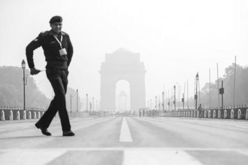 《紐約時(shí)報(bào)》網(wǎng)站27日配發(fā)的新德里1月某一天的霧霾照片。