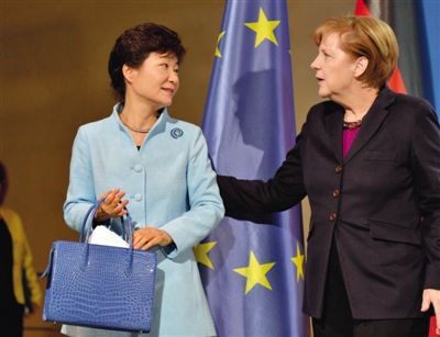 26日，默克爾與來訪的樸槿惠會(huì)晤。