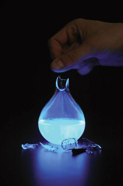 荷蘭藝術(shù)家發(fā)明人血燃料燈，一滴血照亮整間房。圖片來源：新加坡《聯(lián)合早報(bào)》網(wǎng)站