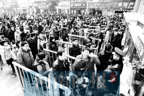 節(jié)后，鄭州火車站迎來旅客返程高峰