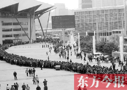 3月2日，在鄭州國際會展中心，河南省春季人才招聘會舉行，六萬五千名求職者扎堆求職