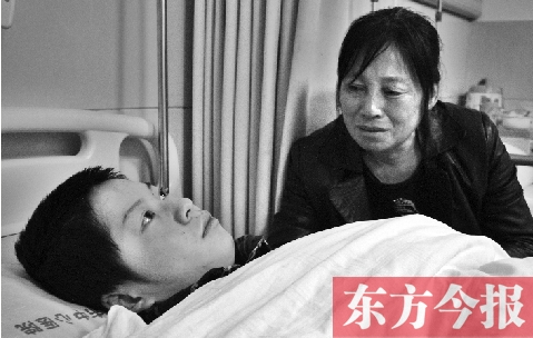 15歲的兒子被毆打成重傷，巨額醫(yī)療費(fèi)成了曲新苗女士難以跨越的坎兒
