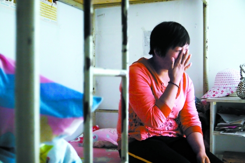 提起兒子的事，她忍不住落淚