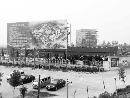 6月7日，龍華歡樂園“佛像”頭部已經(jīng)被取下