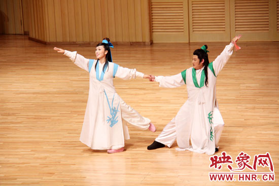 武秀之“三合一”理論暨教學成果展演在鄭州舉行 武秀之“三合一”理論暨教學成果展演在鄭州舉行