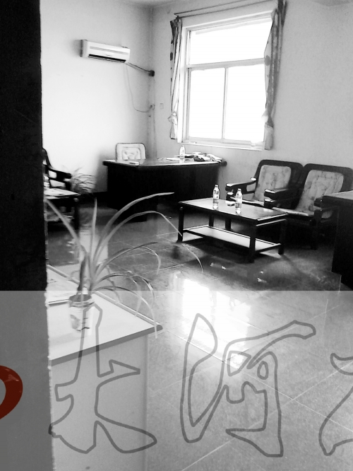 上班時間，這間辦公室內(nèi)卻空無一人。