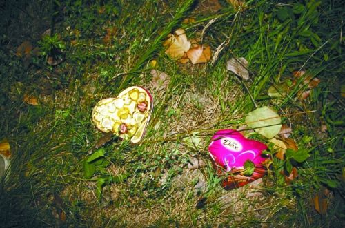 今天是七夕節(jié)，但這對愛人或許無法甜蜜分享這盒巧克力了……