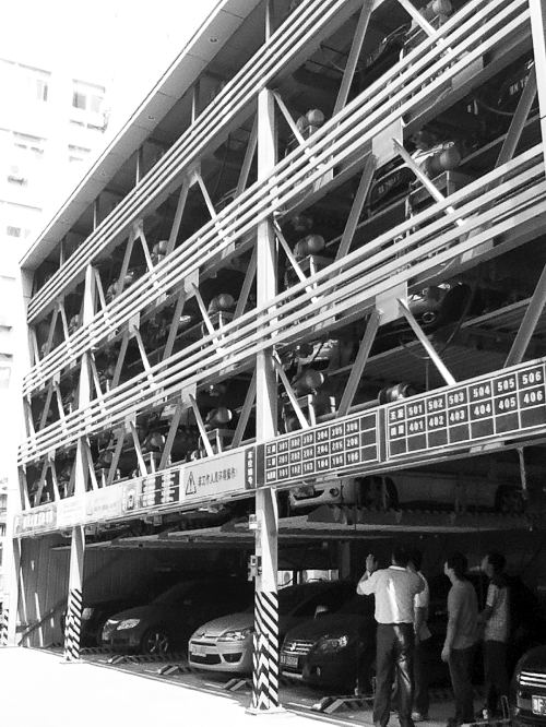 　鄭州新建的28座立體車庫，多數(shù)沒有規(guī)劃許可證