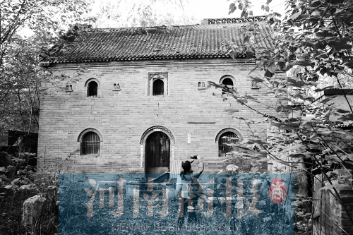 花五松的老宅里，還有祖上留下的牌位