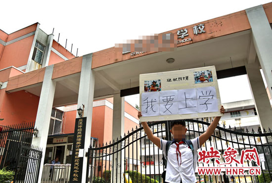 小聶對(duì)自己的母校感情很復(fù)雜。