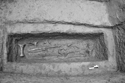 安陽(yáng)二中發(fā)現(xiàn)商代古墓遺址 教學(xué)樓南北側(cè)均有墓葬 安陽(yáng)二中發(fā)現(xiàn)商代古墓遺址 教學(xué)樓南北側(cè)均有墓葬