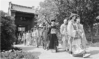 5月1日,大型實景劇《慈禧駕臨康百萬莊園》將在鞏義康百萬莊園首演。