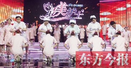 5月6日，“最美護(hù)士”的獲獎(jiǎng)?wù)呓o新護(hù)士授帽