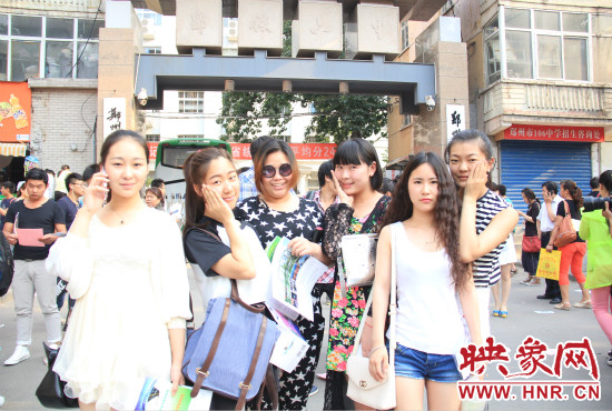 畢業(yè)和同學(xué)一起去旅行是不少考生的選擇。