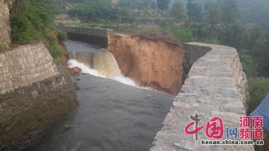 紅旗渠決口處 圖片來(lái)源:中國(guó)網(wǎng)河南頻道 紅旗渠決口處 圖片來(lái)源:中國(guó)網(wǎng)河南頻道