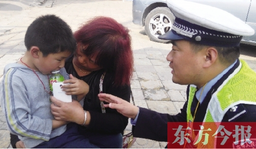 昨日，5歲的男孩獲救后，向民警講述被拐經(jīng)過。