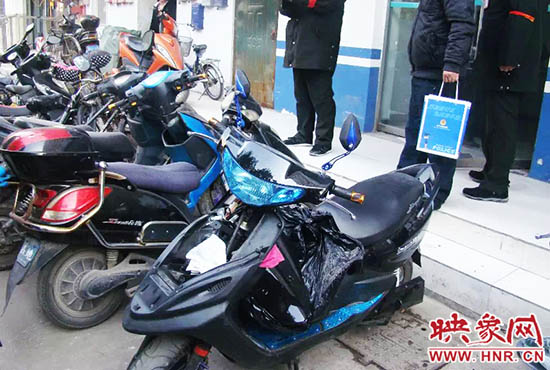 被撬的電動車。