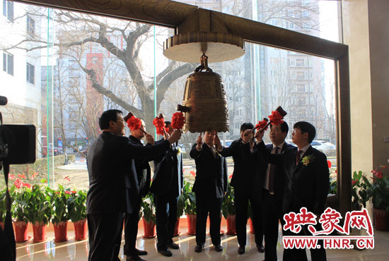 1月7日，在全國股份轉(zhuǎn)讓系統(tǒng)（即新三板），伴隨著開市寶鐘的敲響，山水園林股份有限公司正式登陸新三板。