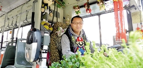 鄭州最萌公交車 倆小伙堵出來(lái)的