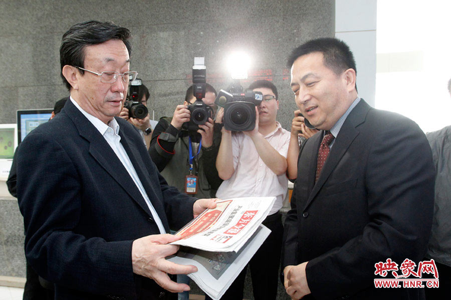 東方今報(bào)報(bào)社社長趙國平向河南省委書記、省人大常委會主任郭庚茂匯報(bào)東方今報(bào)的內(nèi)容、發(fā)行等情況 東方今報(bào)