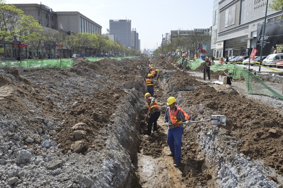 4月23日，太原，施工中的府西街。