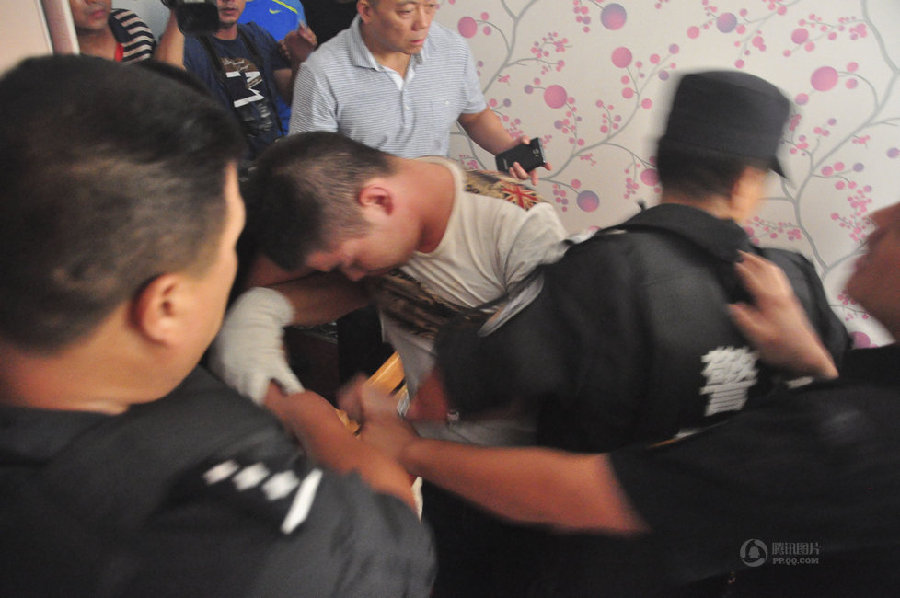 男子劫持前女友家屬 男子劫持前女友家屬