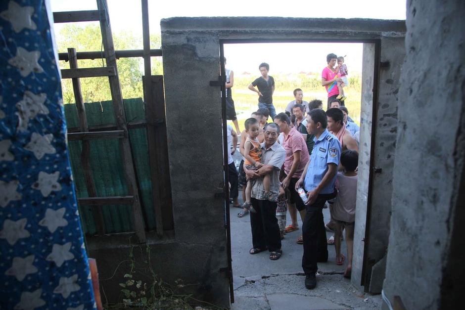 2013年08月06日消息，浙江省嘉興市秀洲區(qū)油車港鎮(zhèn)濮家灣村蠟燭浜一帶，是典型的城中村。村中農(nóng)民房被分隔成許多間出租給附近打工者。