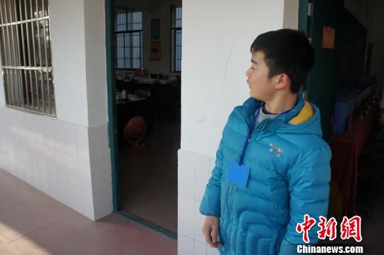 對(duì)于幾年如一日照顧他的同學(xué)余興泉，14歲的左臣心里充滿(mǎn)了感激。 李俊杰 攝