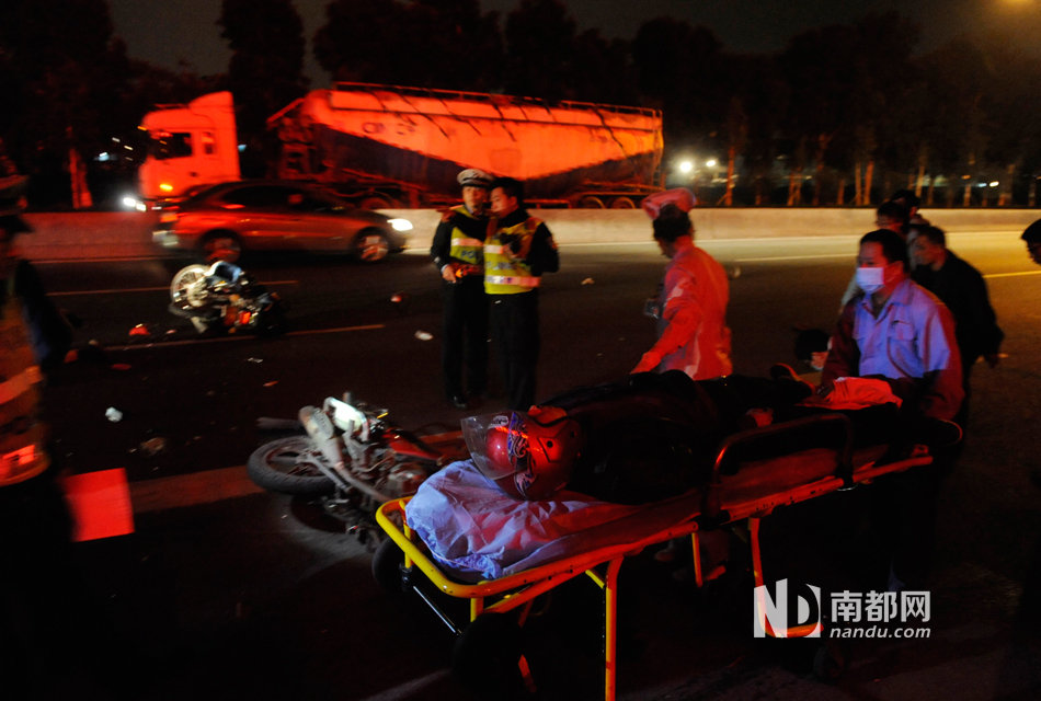 電動(dòng)車被撞引連環(huán)車禍 電動(dòng)車被撞引連環(huán)車禍