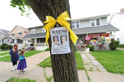 7日，當(dāng)?shù)貙ふ胰⒌膯⑹逻€在原處。