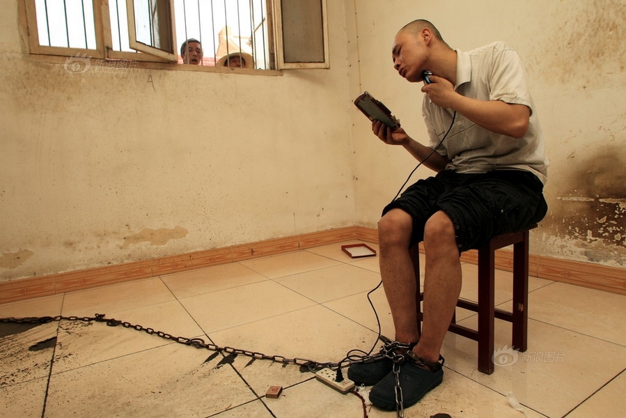 “籠中人” “籠中人”