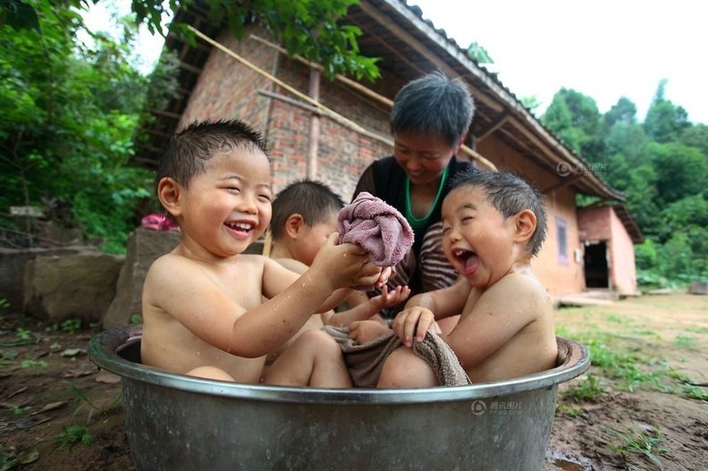 高齡產(chǎn)婦和她的三個娃 高齡產(chǎn)婦和她的三個娃