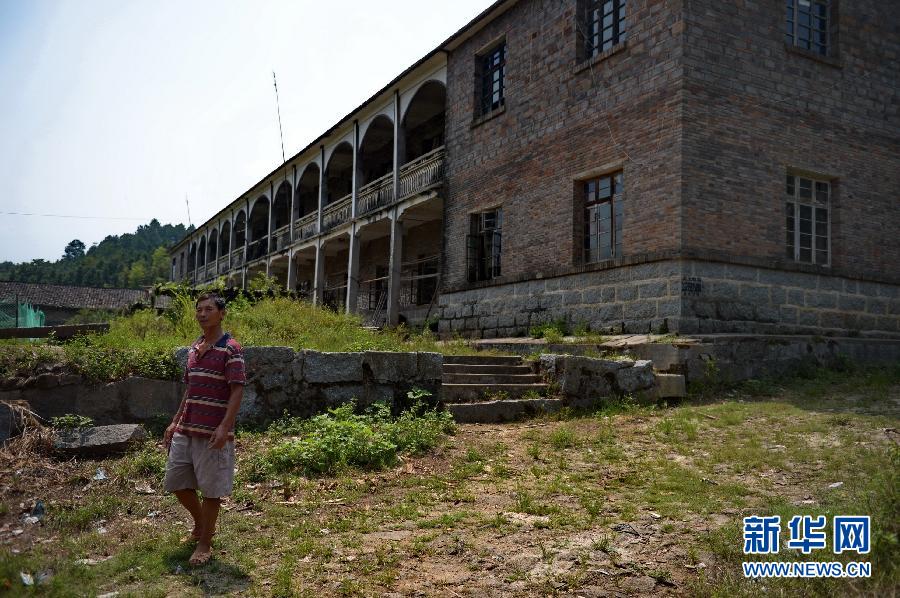 農(nóng)場(chǎng)棚戶(hù)區(qū)的最后留守家庭：留下的是回憶，迎來(lái)的是幸福