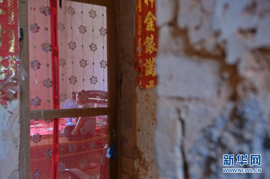 農(nóng)場(chǎng)棚戶(hù)區(qū)的最后留守家庭：留下的是回憶，迎來(lái)的是幸福