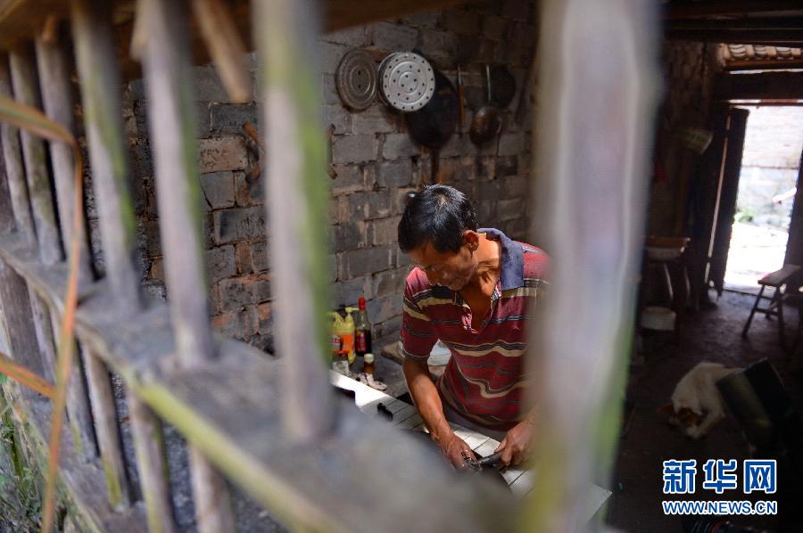 農(nóng)場(chǎng)棚戶(hù)區(qū)的最后留守家庭：留下的是回憶，迎來(lái)的是幸福