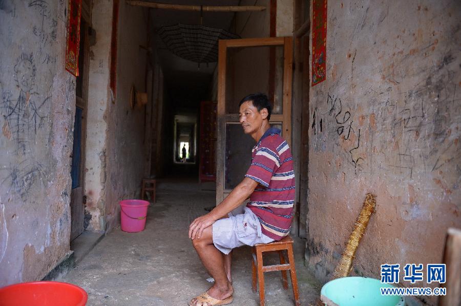 農(nóng)場(chǎng)棚戶(hù)區(qū)的最后留守家庭：留下的是回憶，迎來(lái)的是幸福