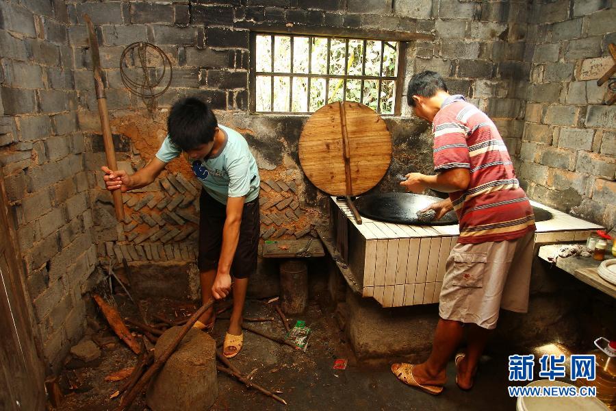 農(nóng)場(chǎng)棚戶(hù)區(qū)的最后留守家庭：留下的是回憶，迎來(lái)的是幸福