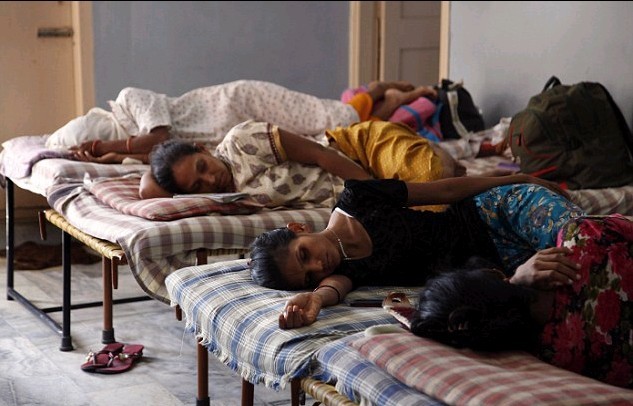 美國夫婦在印度的生子夢 美國夫婦在印度的生子夢