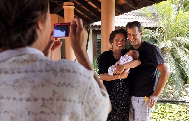 美國夫婦在印度的生子夢 美國夫婦在印度的生子夢