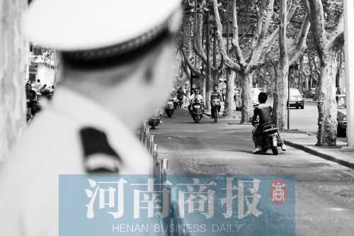 有警察，趕緊掉頭！