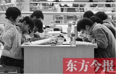 專家認為，內(nèi)地高校對學生創(chuàng)造性、自主性的培養(yǎng)不及港校