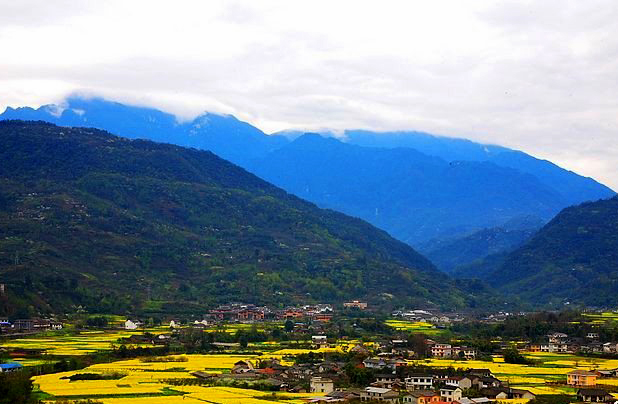 麻辣冬日二三五，芳菲三月看峨眉