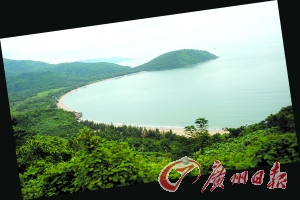 長長的沙灘海岸。